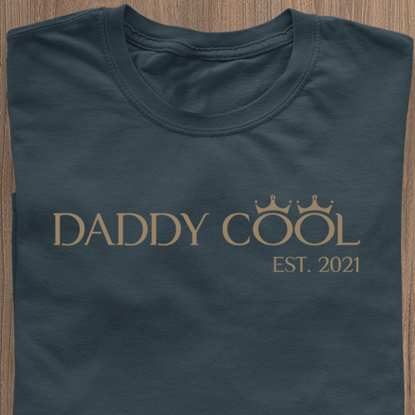 Daddy Cool T-Shirt goldene Schrift - Datum personalisierbar